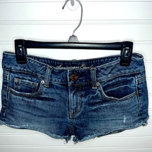 American Eagle Women’s Distressed Jean Shorts Size 2🏖️